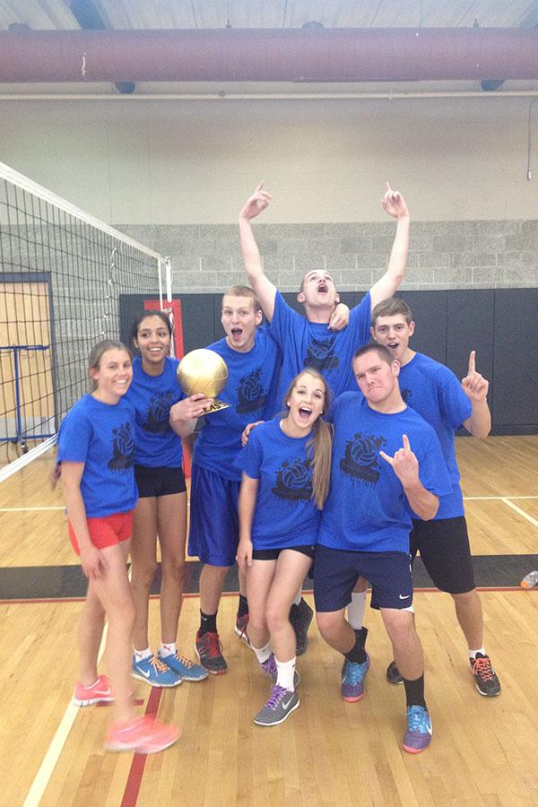 The+2013+Clash+of+the+Classes+champion+team+poses+with+the+golden+volleyball.