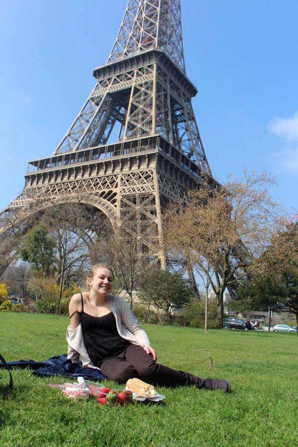 Melanie in front of the Eiffel Tower