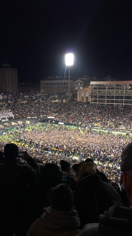 The fans flood onto the field.