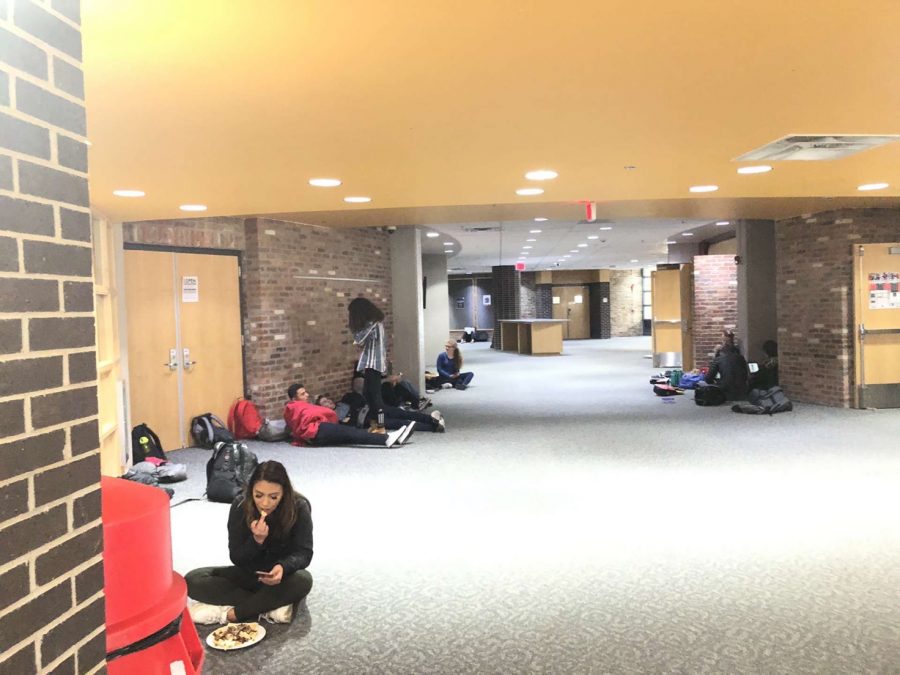 Students enjoy lunch outside Commons