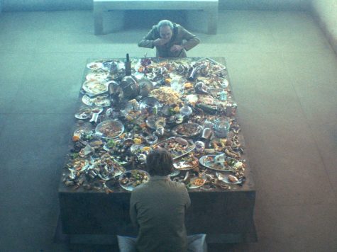 Inmates Goreng (Iván Massagué) and Trimagasi (Zorion Eguileor) as they eat the leftovers from the floors above them in