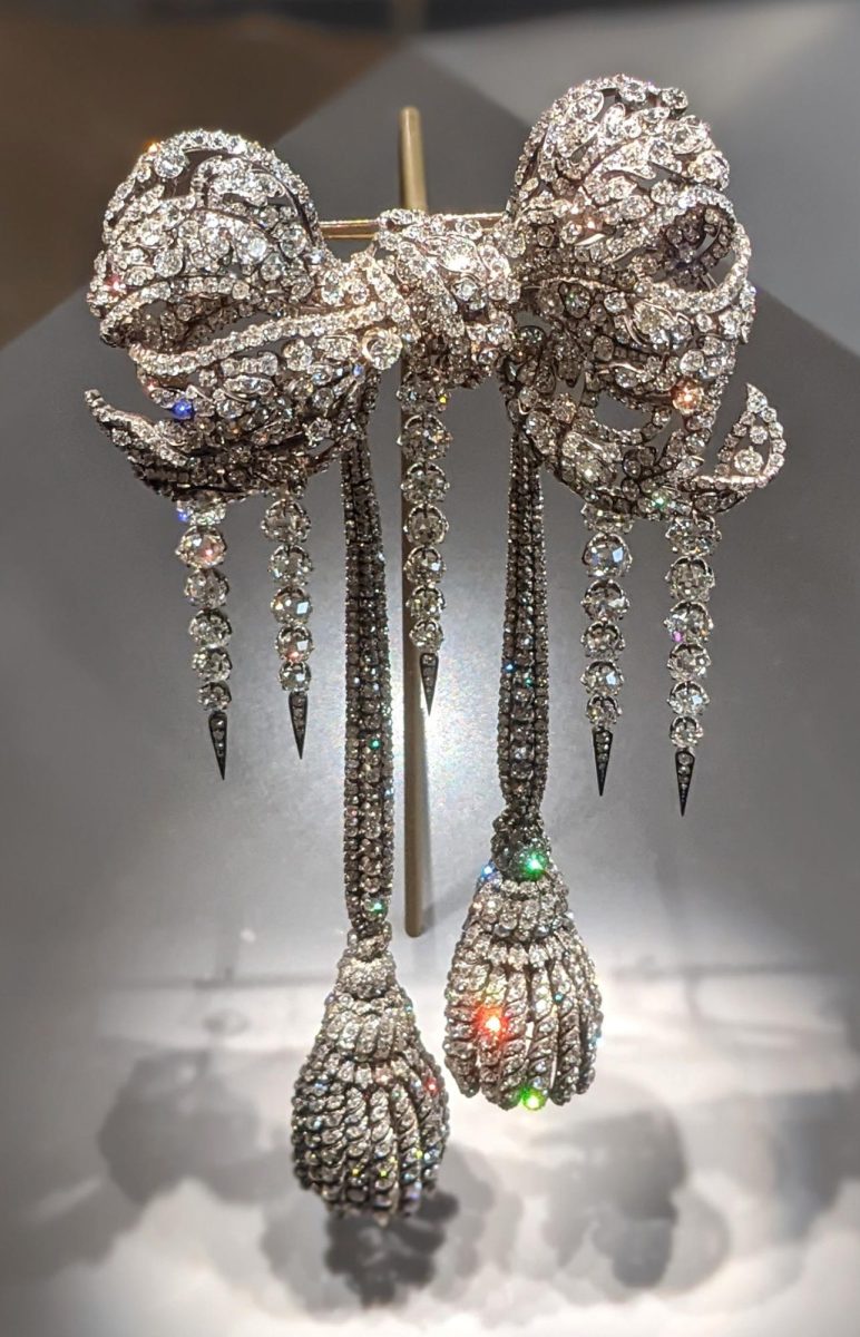 The dazzling bow brooch, crafted from diamonds, is showcased in the Apollo gallery. It belonged to Empress Eugénie and still remains missing.