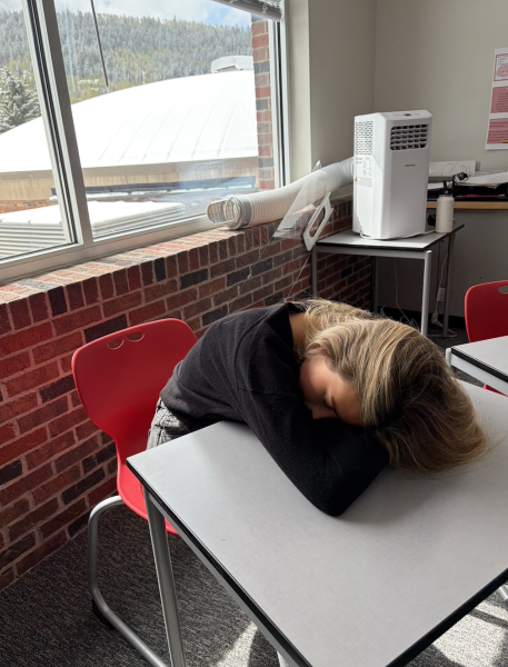 A student rests, still tired, after a complete night's sleep.